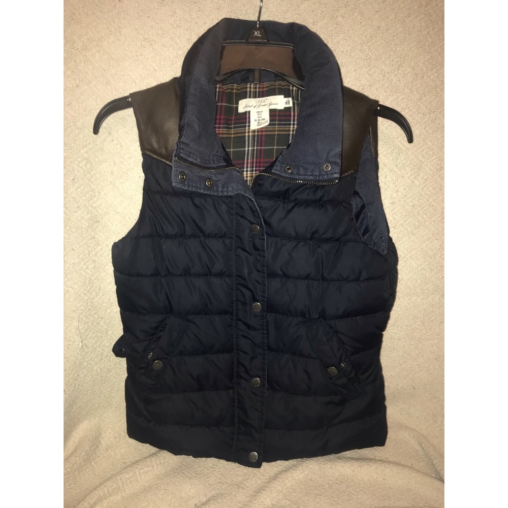 Navy blue/leather shoulder vest